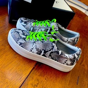 Black snakeskin print platform sneaker 8.5